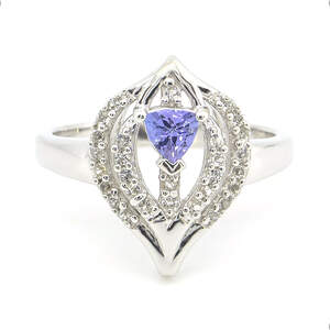 Серебряное кольцо 925 пробы 3,16 г с танзанитом класса АААА и белыми топазами с США 0,43 карат Серебряное кольцо 925 пробы 3,16 г с танзанитом класса АААА и белыми топазами с США 0,43 карат