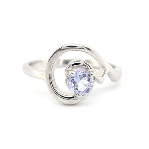 Серебряное кольцо 925 пробы 2,62 г с танзанитом Маньяра АААА 0,5 карат Серебряное кольцо 925 пробы 2,62 г с танзанитом Маньяра АААА 0,5 карат