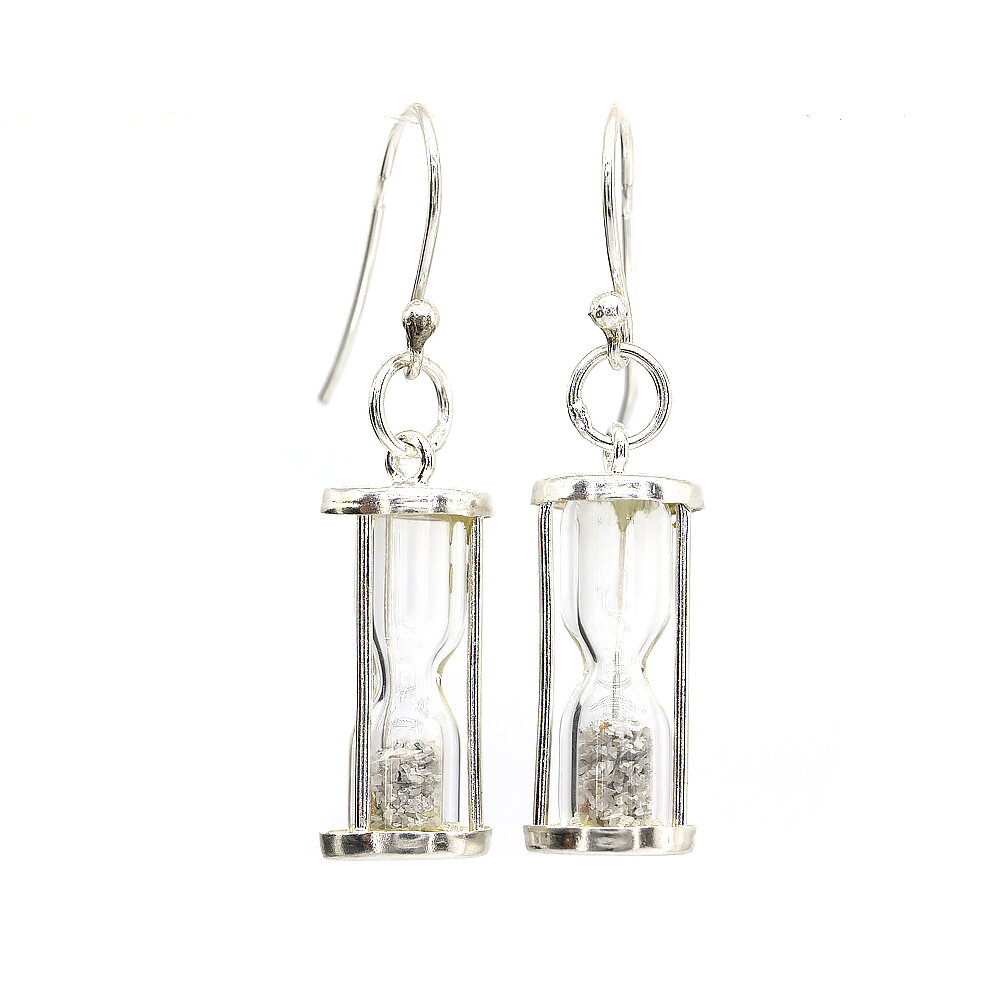 Серебряные серьги 925 пробы 3,79 гр. песочные часы 0 карат Серебряные серьги 925 пробы 3,79 гр. песочные часы 0 карат