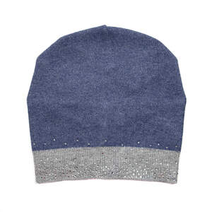 Женская шапка стиля Casual в цветовой комбинации: джинсовой и серого с кристаллами