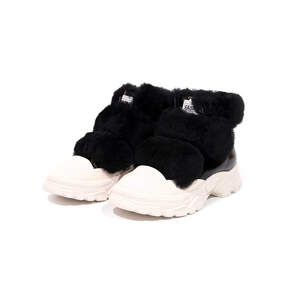 Женские ботинки, зимние, черного цвета на белой массивной подошве