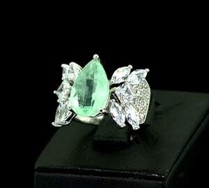 Серебряное кольцо 925 пробы 6,85 г с Турмалінами Параїба и цирконами 4,75 карат Серебряное кольцо 925 пробы 6,85 г с Турмалінами Параїба и цирконами 4,75 карат