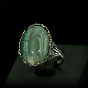Серебряное кольцо 925 пробы 5,28 г с зеленым Агатом 4,84 карат