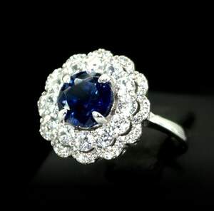 Срібна каблучка 925 проби 6,32 г з Лінде Танзанітом та цирконами 3,73 карат Срібна каблучка 925 проби 6,32 г з Лінде Танзанітом та цирконами 3,73 карат