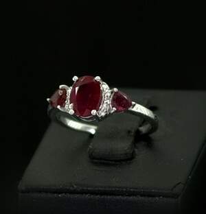 Серебряное кольцо 925 пробы 3,02 г с розовыми кенийскими Рубінами класса АААА и цирконами 2,63 карат Серебряное кольцо 925 пробы 3,02 г с розовыми кенийскими Рубінами класса АААА и цирконами 2,63 карат