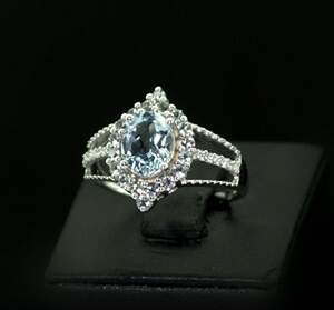 Серебряное кольцо 925 пробы 3,76 г с голубым Топазом и цирконами 3,08 карат Серебряное кольцо 925 пробы 3,76 г с голубым Топазом и цирконами 3,08 карат