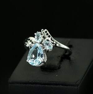 Серебряное кольцо 925 пробы 3,12 г с голубыми Топазами и шпинелью 2,78 карат