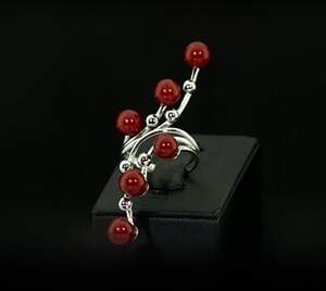 Серебряное кольцо 925 пробы 6,98 г с красными Коралами 6,35 карат