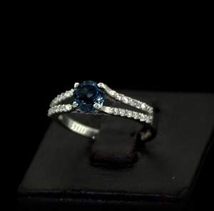 Серебряное кольцо 925 пробы 2,05 г с Топазом Лондон Блу та фианитами 1,49 карат Серебряное кольцо 925 пробы 2,05 г с Топазом Лондон Блу та фианитами 1,49 карат