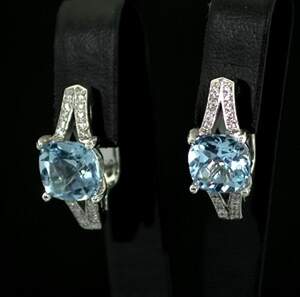 Серебряные серьги 925 пробы 8,36 г с голубыми Топазами и фианитами 7,87 карат Серебряные серьги 925 пробы 8,36 г с голубыми Топазами и фианитами 7,87 карат