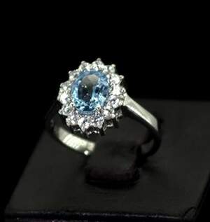 Серебряное кольцо 925 пробы 3,41 г с голубым Топазом и фианитами 2,32 карат Серебряное кольцо 925 пробы 3,41 г с голубым Топазом и фианитами 2,32 карат
