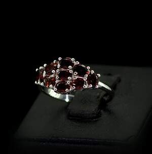 Срібна каблучка 925 проби 2,22 г з мозамбійськими Гранатами 2,07 карат Срібна каблучка 925 проби 2,22 г з мозамбійськими Гранатами 2,07 карат