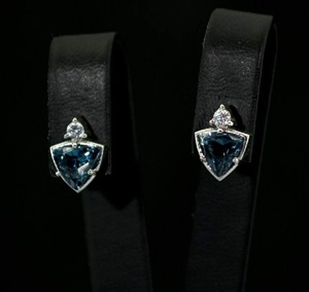 Срібні сережки 925 проби 3,12 г з Топазами Лондон Блу та фіанітами 5,17 карат Срібні сережки 925 проби 3,12 г з Топазами Лондон Блу та фіанітами 5,17 карат