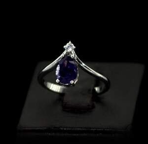 Срібна каблучка 925 проби 2,54 г з бразильським Аметистом і фіанітом 1,17 карата Срібна каблучка 925 проби 2,54 г з бразильським Аметистом і фіанітом 1,17 карата