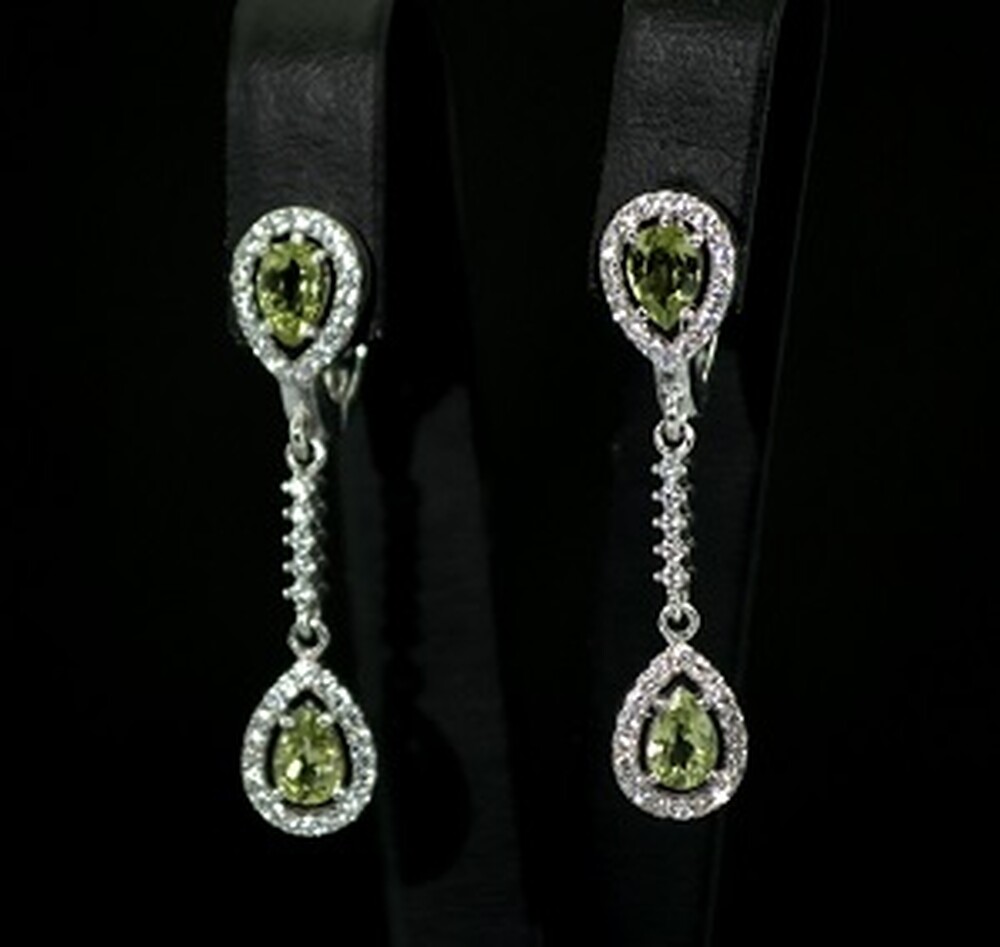 Срібні сережки 925 проби 5,16 г з єгипетськими Перидотами та фіанітами 2,74 карат Срібні сережки 925 проби 5,16 г з єгипетськими Перидотами та фіанітами 2,74 карат