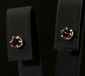 Серебряные серьги 925 пробы 1,56 г с мозамбикскими Гранатами 0,72 карат Серебряные серьги 925 пробы 1,56 г с мозамбикскими Гранатами 0,72 карат