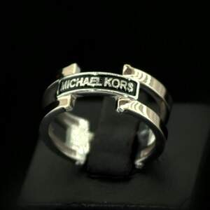 Серебряное кольцо 925 пробы с позолотой 375 пробы 5,8 г с емаллю. репліка Mihael Kors