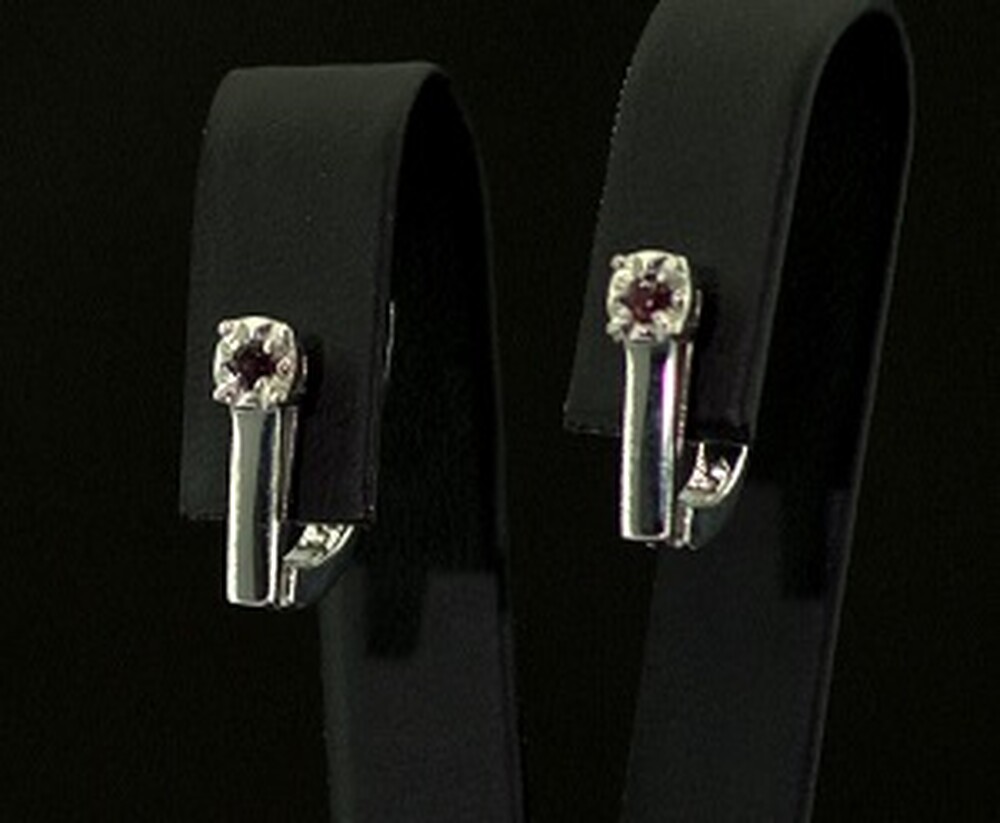 Срібні сережки 925 проби 2,36 г з кенійськими Родолітами 0,1 карат Срібні сережки 925 проби 2,36 г з кенійськими Родолітами 0,1 карат