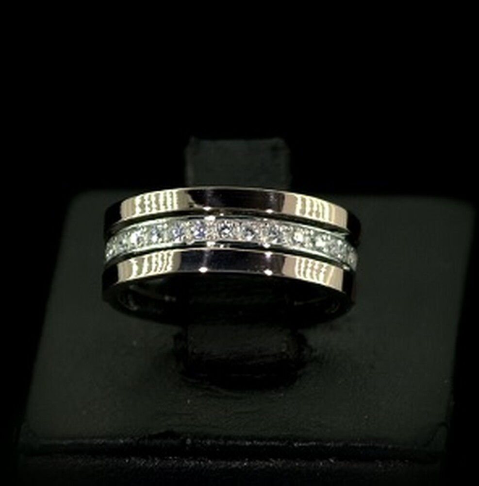 Серебряное кольцо 925 пробы с позолотой 375 пробы 3,6 г с белыми цирконами 0,5 карат