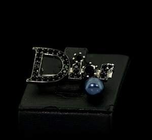 Серебряная брошь 925 пробы 4,33 г с черной Перлиною и цирконами 3,65 карат, репліка Dior