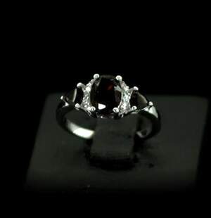 Серебряное кольцо 925 пробы 2,78 г с мозамбикскими Гранатами и цирконами 2,18 карат Серебряное кольцо 925 пробы 2,78 г с мозамбикскими Гранатами и цирконами 2,18 карат