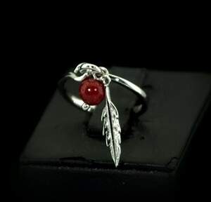 Серебряное кольцо 925 пробы 1,85 г с красным Коралом 0,75 карат