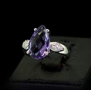 Серебряное кольцо 925 пробы 3,57 г с африканским Аметистом и цирконами 3,62 карат Серебряное кольцо 925 пробы 3,57 г с африканским Аметистом и цирконами 3,62 карат
