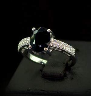 Серебряное кольцо 925 пробы 3,09 г со шри-ланкийским Сапфіром класса АААА и цирконами 3,54 карат Серебряное кольцо 925 пробы 3,09 г со шри-ланкийским Сапфіром класса АААА и цирконами 3,54 карат