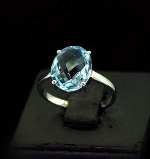 Срібна каблучка 925 проби 2,64 г з блакитним Топазом 4,7 карат Срібна каблучка 925 проби 2,64 г з блакитним Топазом 4,7 карат