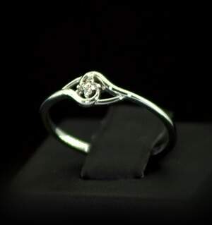 Серебряное кольцо 925 пробы 0,96 г с Діамантами Кр 57 4/5 0,02 карат Серебряное кольцо 925 пробы 0,96 г с Діамантами Кр 57 4/5 0,02 карат