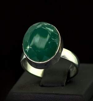 Кольцо у срібному покрытии з зелеными Агатом 5,51 г
