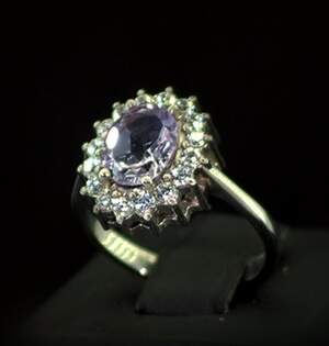 Серебряное кольцо 925 пробы 3,66 г с бразильским Аметистом и фианитами 4,65 карат Серебряное кольцо 925 пробы 3,66 г с бразильским Аметистом и фианитами 4,65 карат