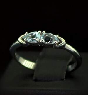 Серебряное кольцо 925 пробы 1,76 г с голубыми Топазами 0,62 карат Серебряное кольцо 925 пробы 1,76 г с голубыми Топазами 0,62 карат