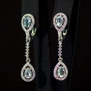 Серебряные серьги 925 пробы 5,01 г с голубыми Топазами и фианитами 3,14 карат Серебряные серьги 925 пробы 5,01 г с голубыми Топазами и фианитами 3,14 карат