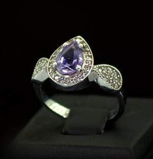 Серебряное кольцо 925 пробы 3,86 г с бразильским Аметистом и фианитами 1,86 карат Серебряное кольцо 925 пробы 3,86 г с бразильским Аметистом и фианитами 1,86 карат