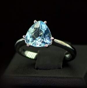 Серебряное кольцо 925 пробы 3,43 г с голубым Топазом 3,3 карат Серебряное кольцо 925 пробы 3,43 г с голубым Топазом 3,3 карат