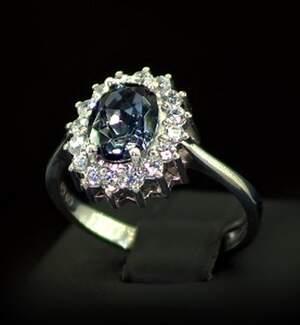 Серебряное кольцо 925 пробы 3,85 г с голубым Кварцем и фианитами 2,84 карат Серебряное кольцо 925 пробы 3,85 г с голубым Кварцем и фианитами 2,84 карат