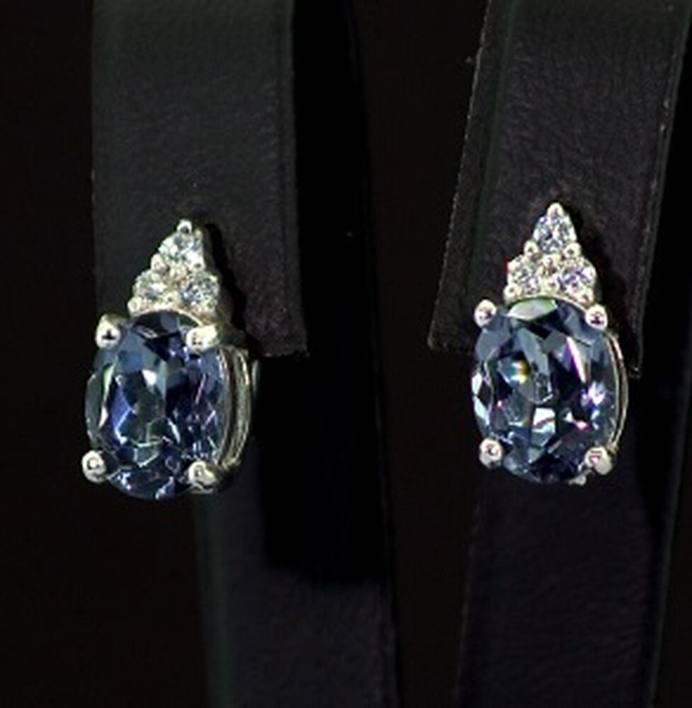 Серебряные серьги 925 пробы 4,2 г с голубыми Кварцами и фианитами 4,03 карат Серебряные серьги 925 пробы 4,2 г с голубыми Кварцами и фианитами 4,03 карат