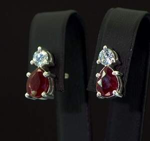 Срібіні серьги 925 пробы 3,88 г с Рубінами АААА и фианитами 3,68 карат Срібіні серьги 925 пробы 3,88 г с Рубінами АААА и фианитами 3,68 карат