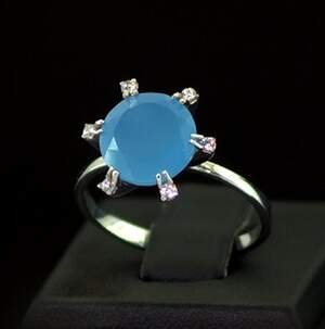 Серебряное кольцо 925 пробы 2,98 г с голубым Кварцем и фианитами 3,88 карат Серебряное кольцо 925 пробы 2,98 г с голубым Кварцем и фианитами 3,88 карат