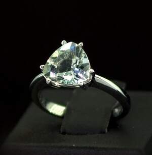 Серебряное кольцо 925 пробы 3,5 г с голубым Топазом 3,3 карат Серебряное кольцо 925 пробы 3,5 г с голубым Топазом 3,3 карат