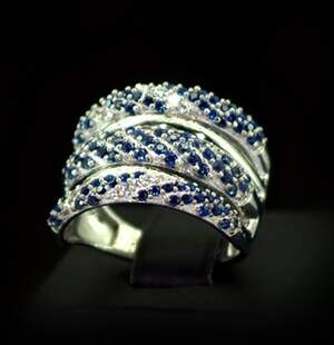 Серебряное кольцо 925 пробы 6,33 гр. с голубым шри-ланкийским Сапфиром класса АААА и топазами из США 1,72 карат