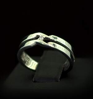 Серебряное кольцо 925 пробы 2,35 г с Діамантом Кр 57 4/5 0.01 карат Серебряное кольцо 925 пробы 2,35 г с Діамантом Кр 57 4/5 0.01 карат