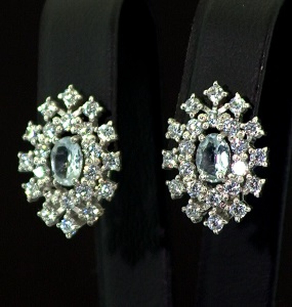 Серебряные серьги 925 пробы 4,79 г с голубыми Топазами и фианитами 3,78 карат Серебряные серьги 925 пробы 4,79 г с голубыми Топазами и фианитами 3,78 карат