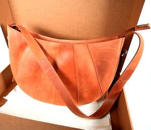 Жіноча сумка Blanknote из натуральной кожи коньячного цвета