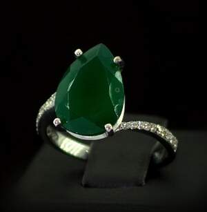 Серебряное кольцо 925 пробы 3,37 г с зеленым Агатом и фианитами 4,05 карат