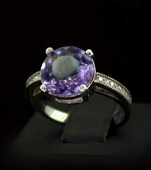 Серебряное кольцо 925 пробы 4,31 г с бразильским Аметистом и фианитами 5,75 карат Серебряное кольцо 925 пробы 4,31 г с бразильским Аметистом и фианитами 5,75 карат