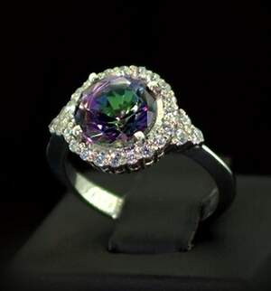 Серебряное кольцо 925 пробы 3,85 г с містичним и белыми фианитами 4,65 карат Серебряное кольцо 925 пробы 3,85 г с містичним и белыми фианитами 4,65 карат