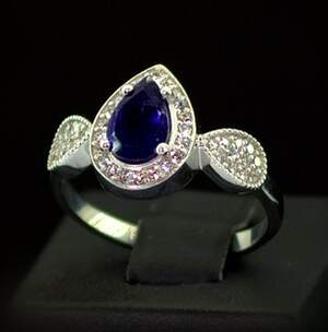 Срібна каблучка 925 проби 3,75 г з бразильським Аметистом та фіанітами 1,77 карат Срібна каблучка 925 проби 3,75 г з бразильським Аметистом та фіанітами 1,77 карат