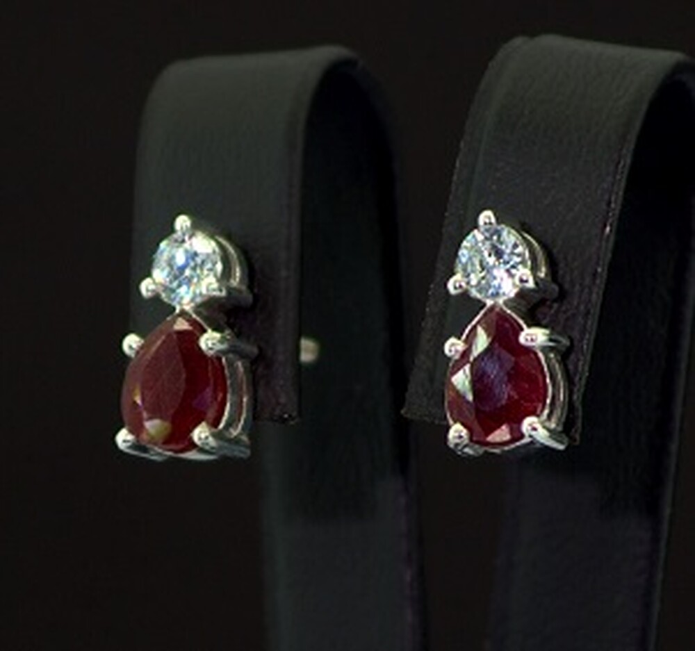 Срібіні сережки 925 проби 3,88 г з Рубінами АААА та фіанітами 3,68 карат Срібіні сережки 925 проби 3,88 г з Рубінами АААА та фіанітами 3,68 карат